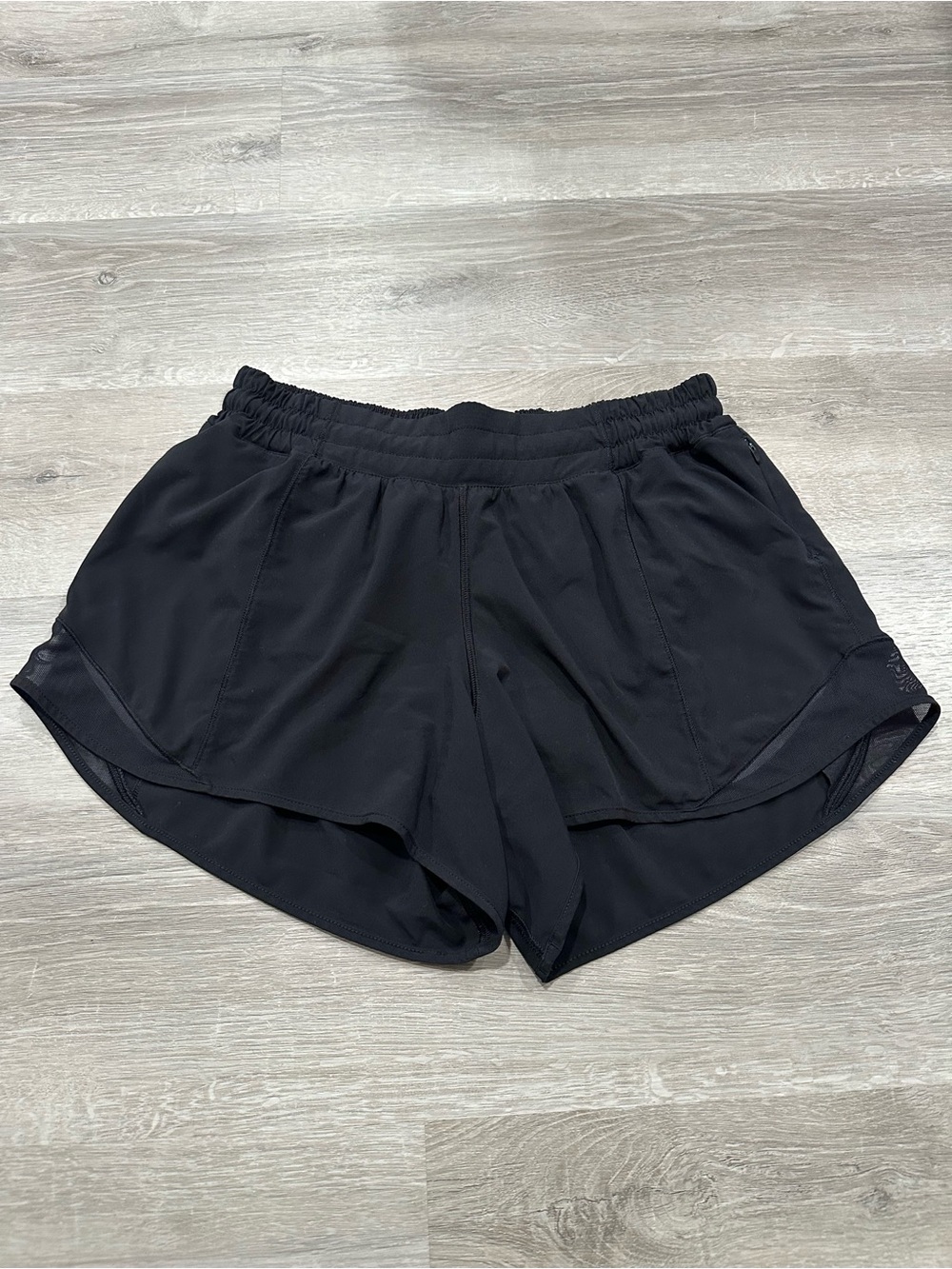 A65 Lululemon Hotty Hot Low Rise Lined Womens Short Size 8 Black Workout Running
